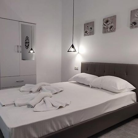 Tom'S Design Apartment Palaiontsiflikion Luaran gambar