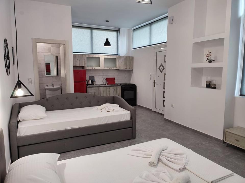 Tom'S Design Apartment Palaiontsiflikion Luaran gambar